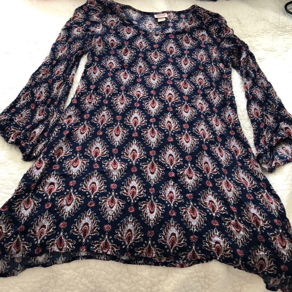 MOSSIMO Navy dress with belle sleeves.